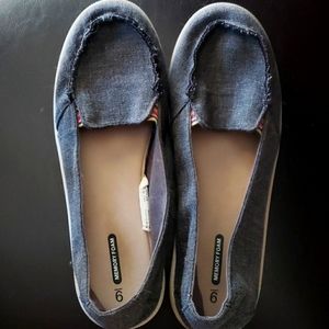 Comfy casual "mom" shoes